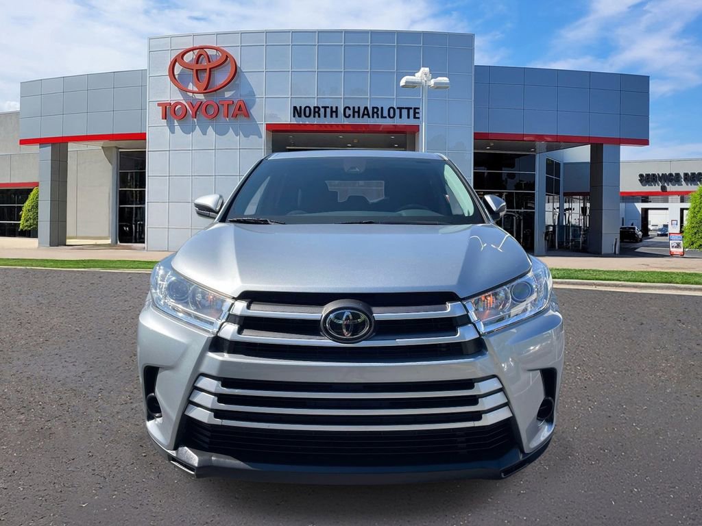 Used 2019 Toyota Highlander LE FWD image 2
