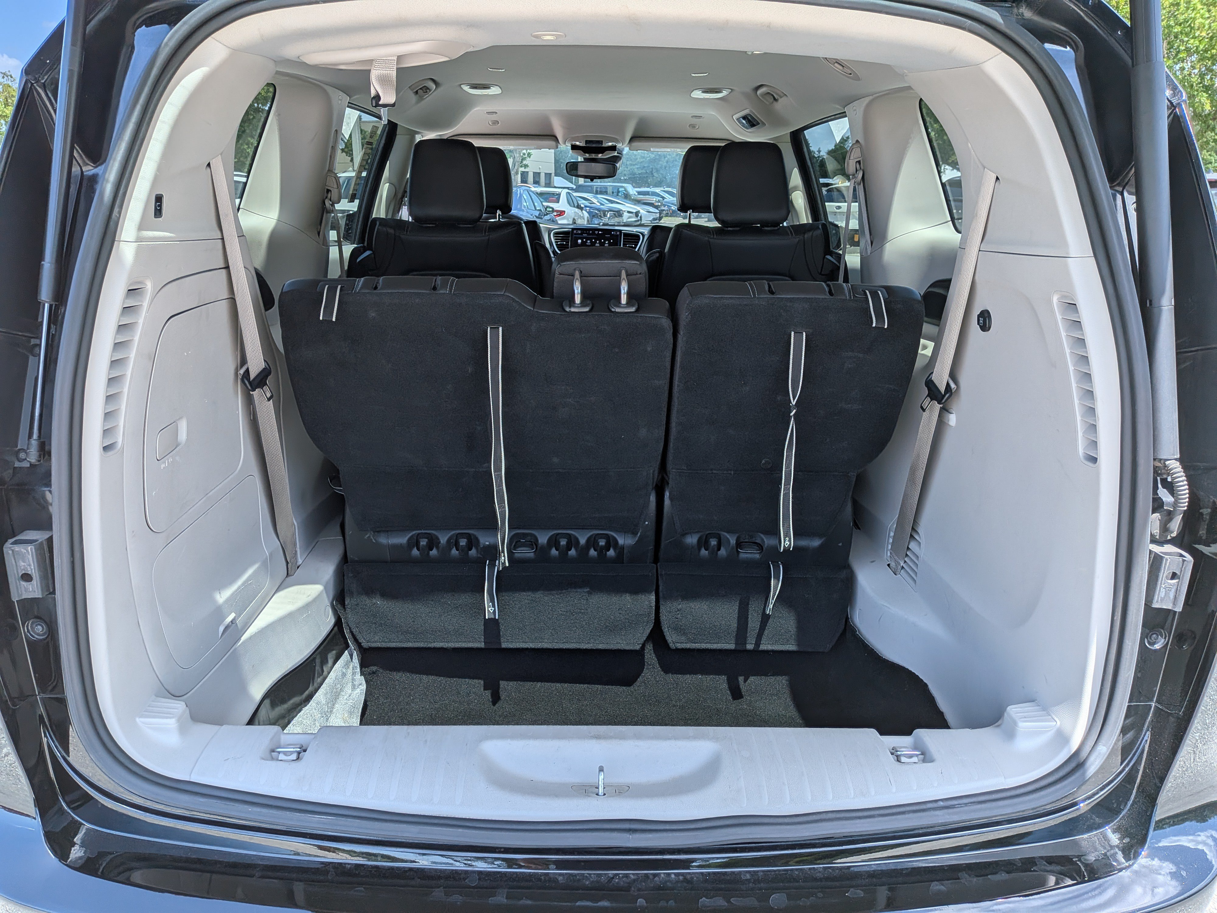 Used 2024 Chrysler Pacifica Limited FWD image 13