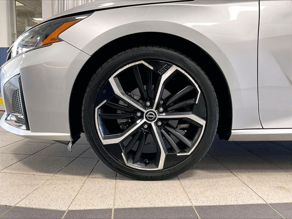 Used 2023 Nissan Altima 2.5 SR FWD image 7