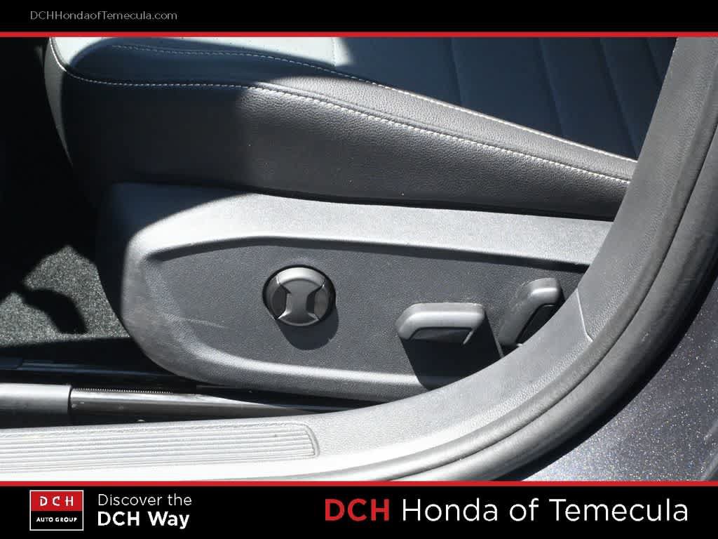 Used 2025 Volkswagen Jetta SE FWD image 17