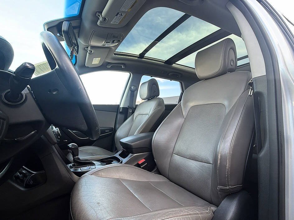 Used 2018 Hyundai Santa Fe FWD w/ Cargo Package image 6