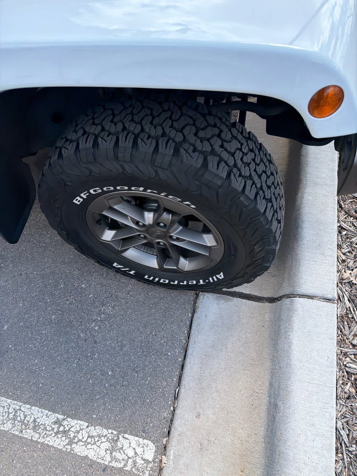 Used 2016 Jeep Wrangler Unlimited Sahara image 3