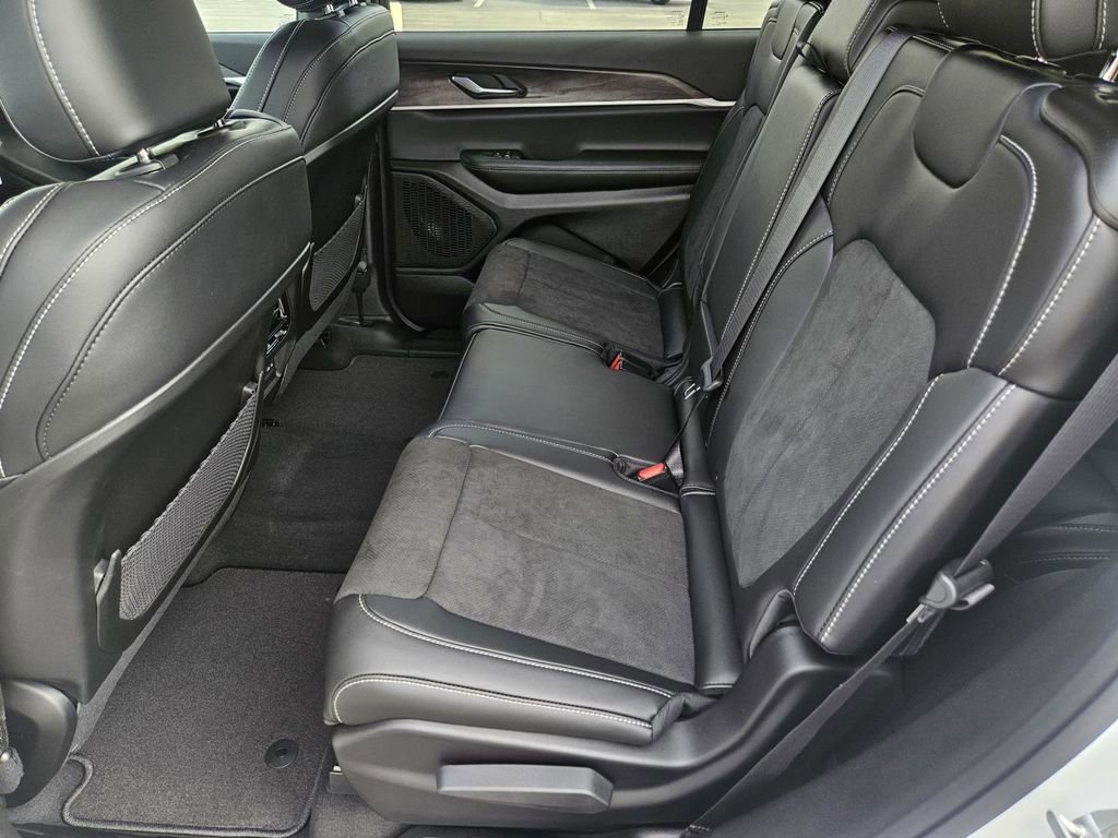 New 2026 Jeep Grand Cherokee L Laredo image 28