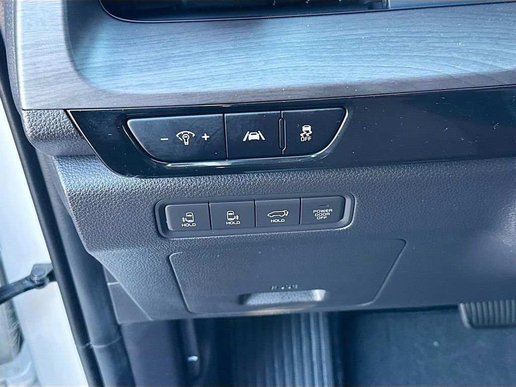 Used 2023 Kia Carnival SX image 9