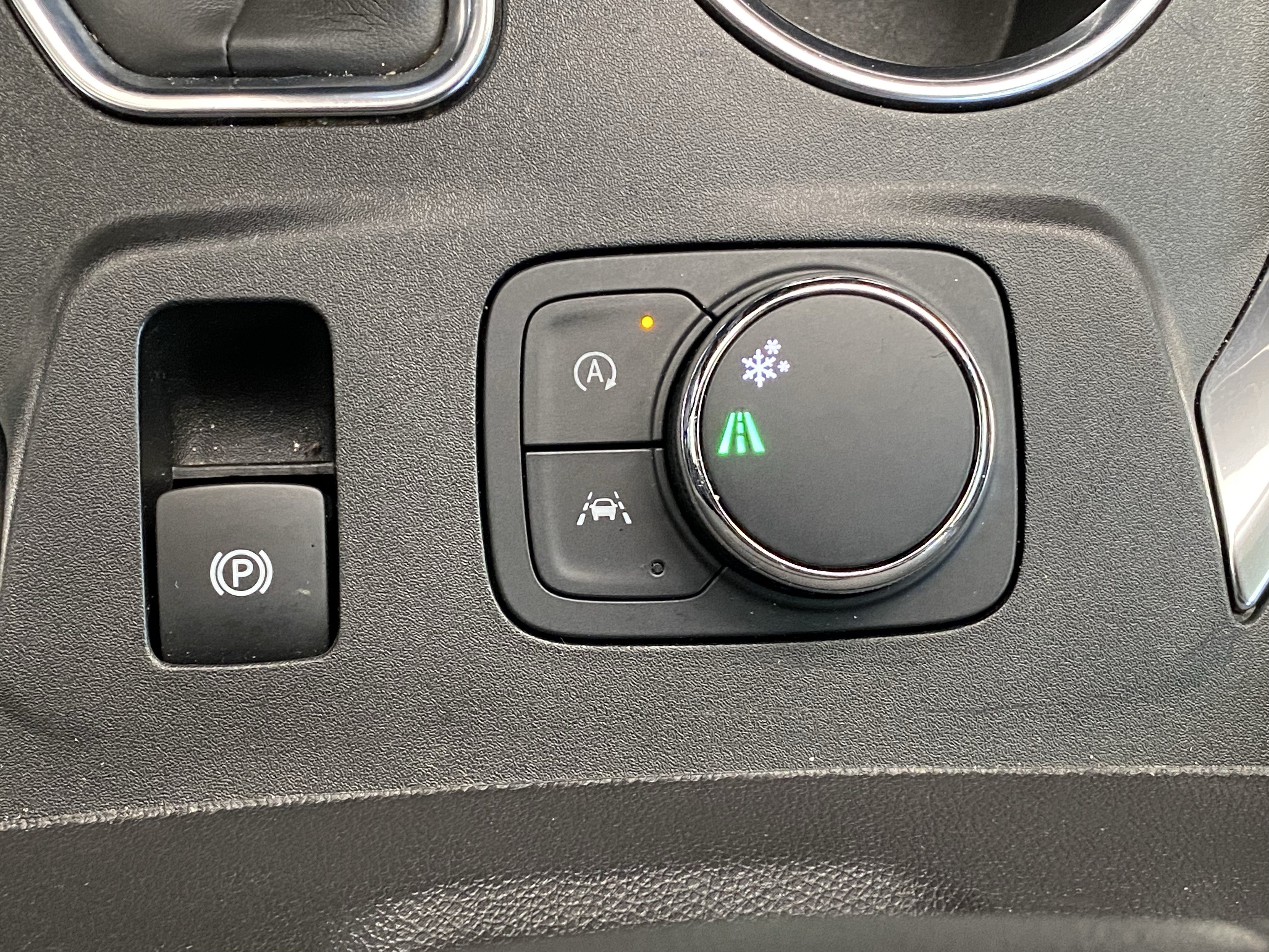 Used 2022 Chevrolet Traverse LT FWD image 36
