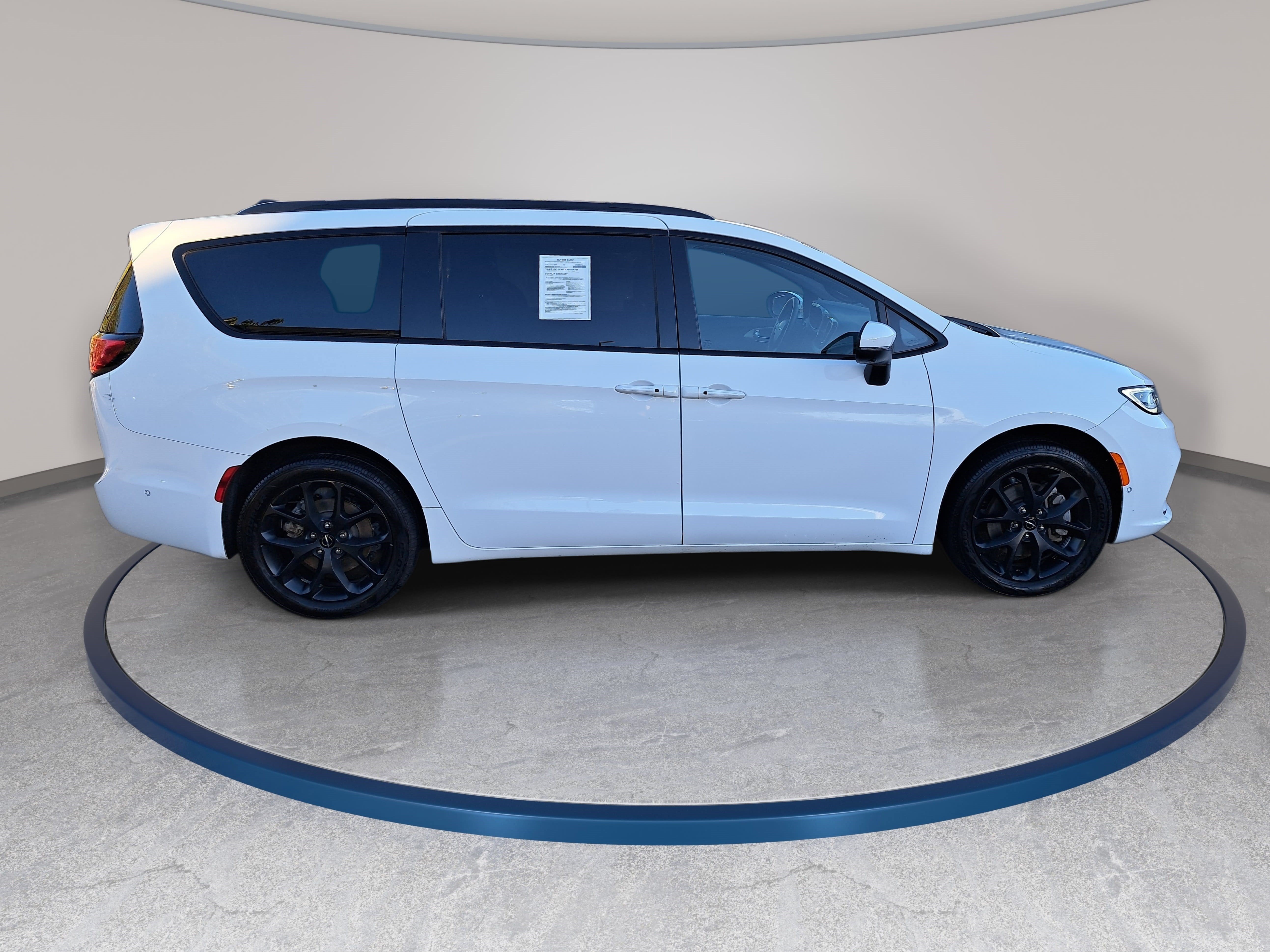 Used 2023 Chrysler Pacifica Touring-L w/ S Appearance Package AWD/4WD image 4