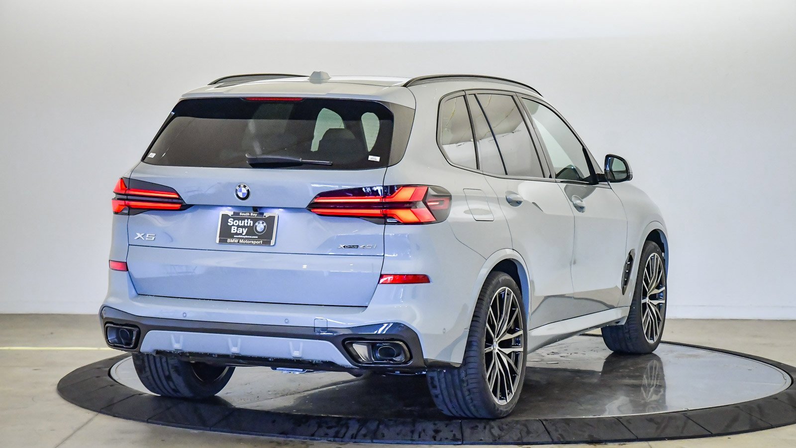 New 2026 BMW X5 xDrive40i w/ M Sport Package image 5