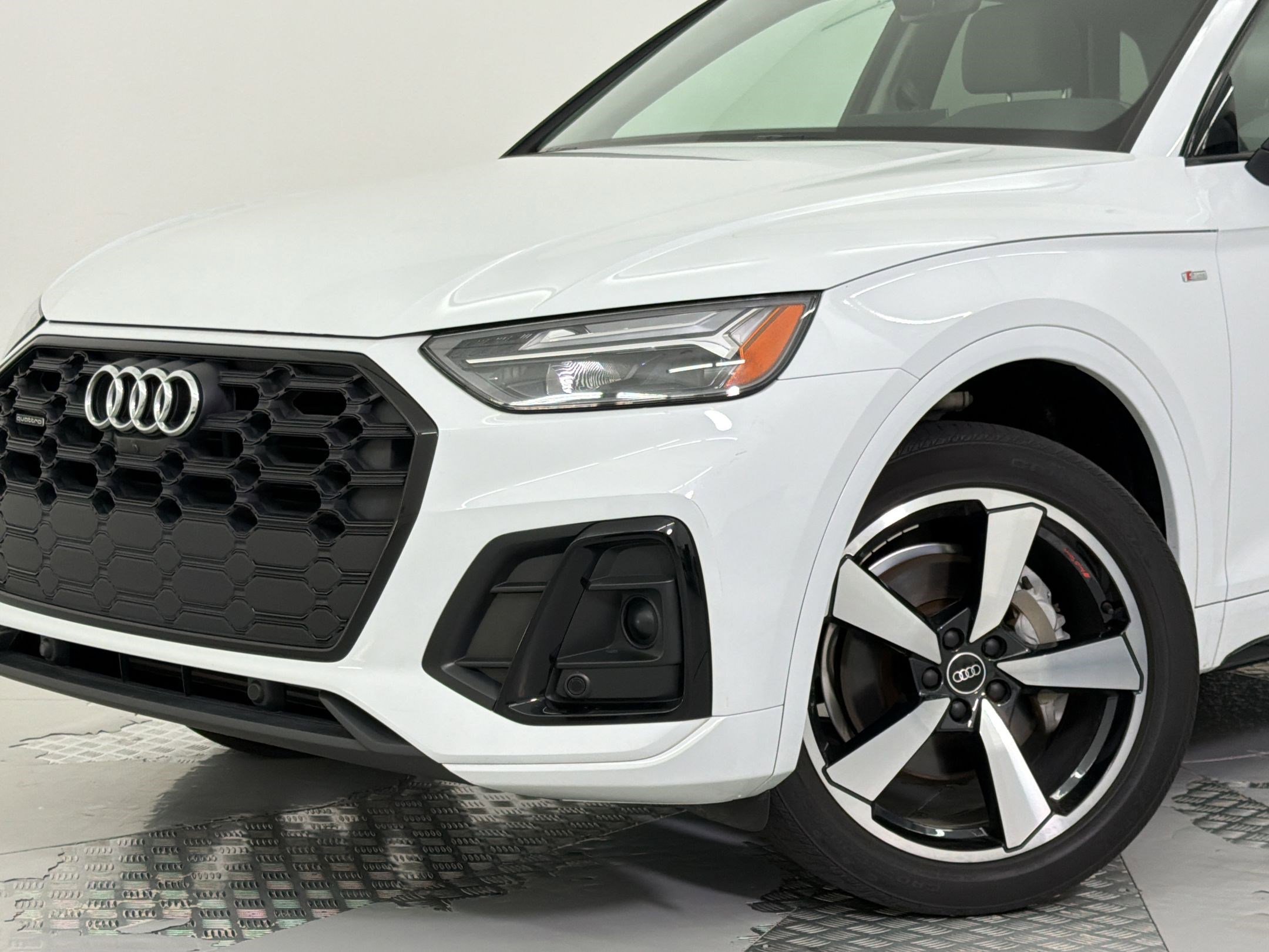 Used 2023 Audi Q5 2.0T Premium Plus w/ Premium Plus Package AWD/4WD image 11