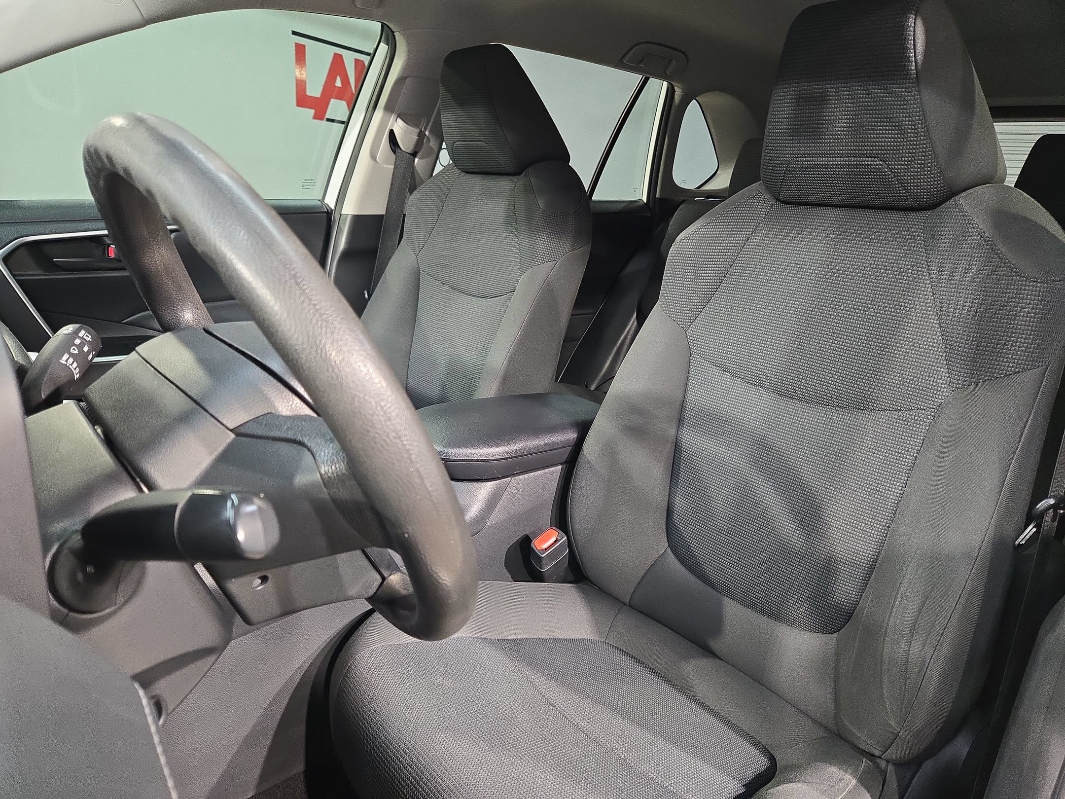 Used 2022 Toyota RAV4 LE FWD image 23