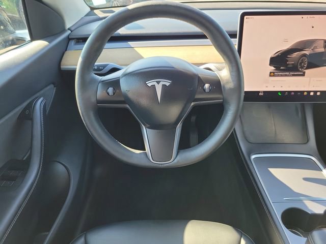 Used 2022 Tesla Model Y Long Range image 12