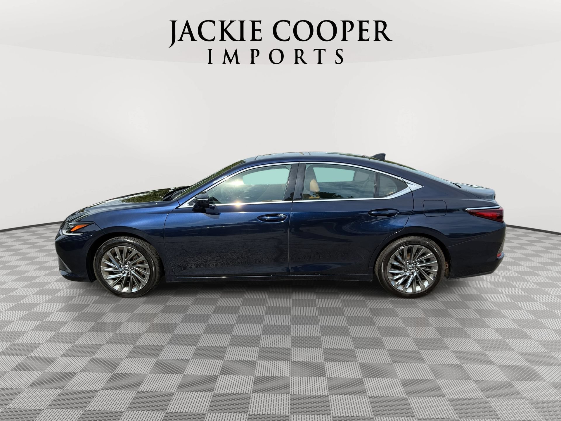 Used 2025 Lexus ES 350 Ultra Luxury w/ Accessory Package (Z1) FWD image 8
