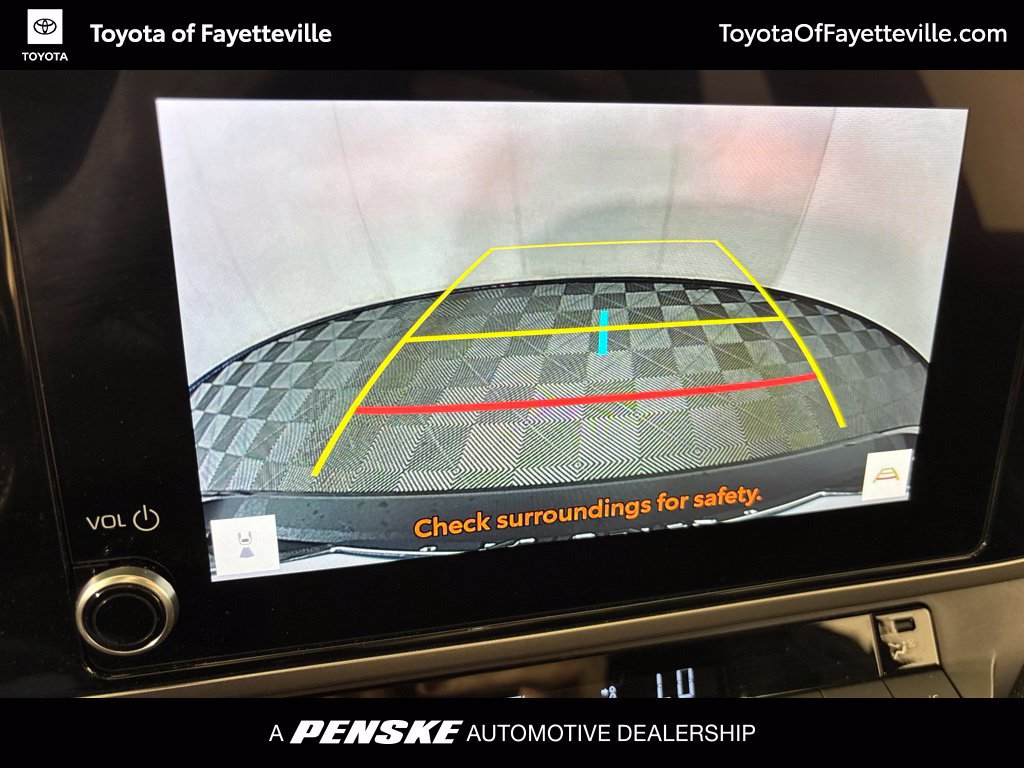 Used 2025 Toyota Camry SE w/ Convenience Package FWD image 3