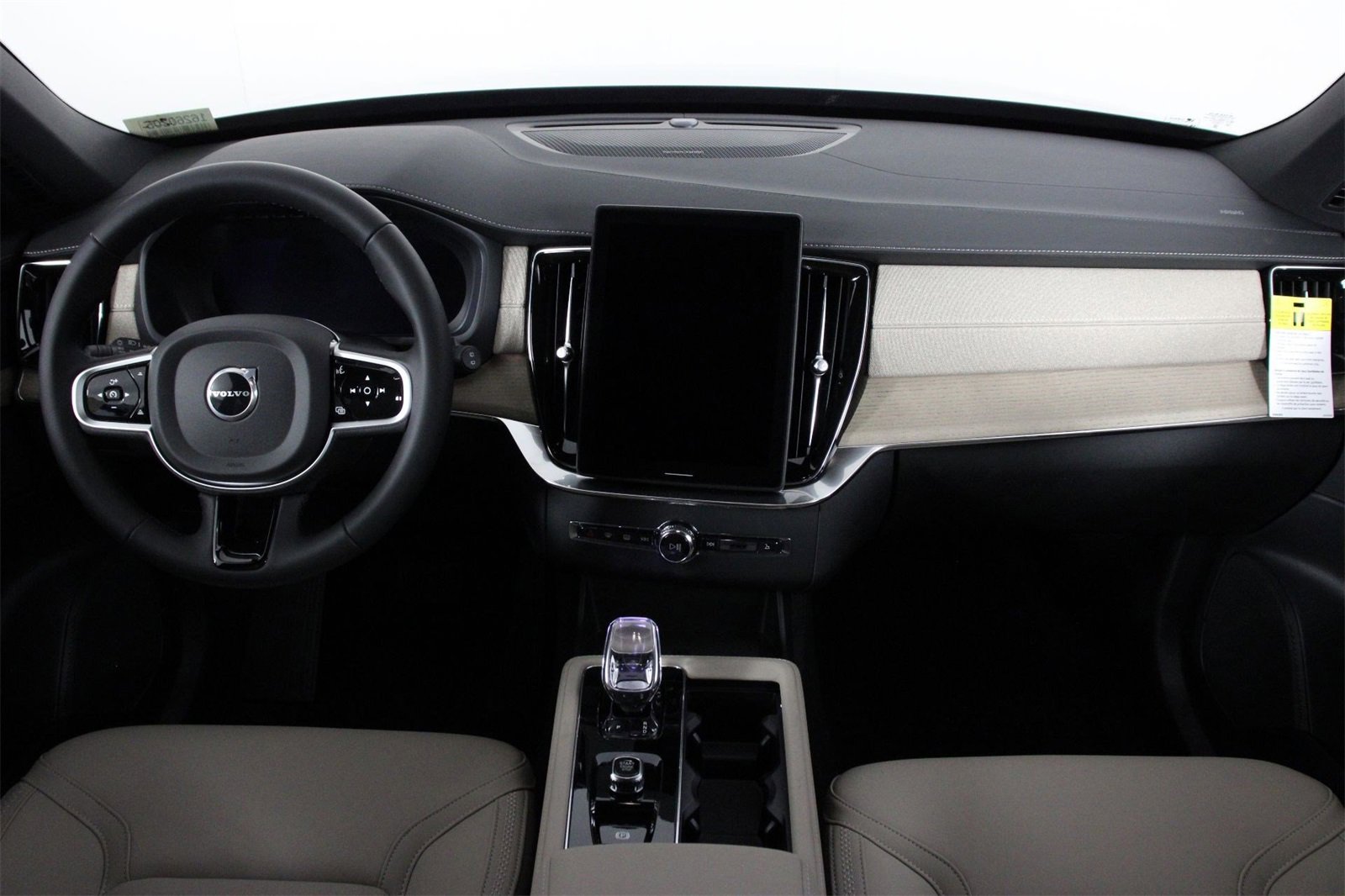 New 2026 Volvo XC90 B6 Plus w/ Protection Package Premier image 5