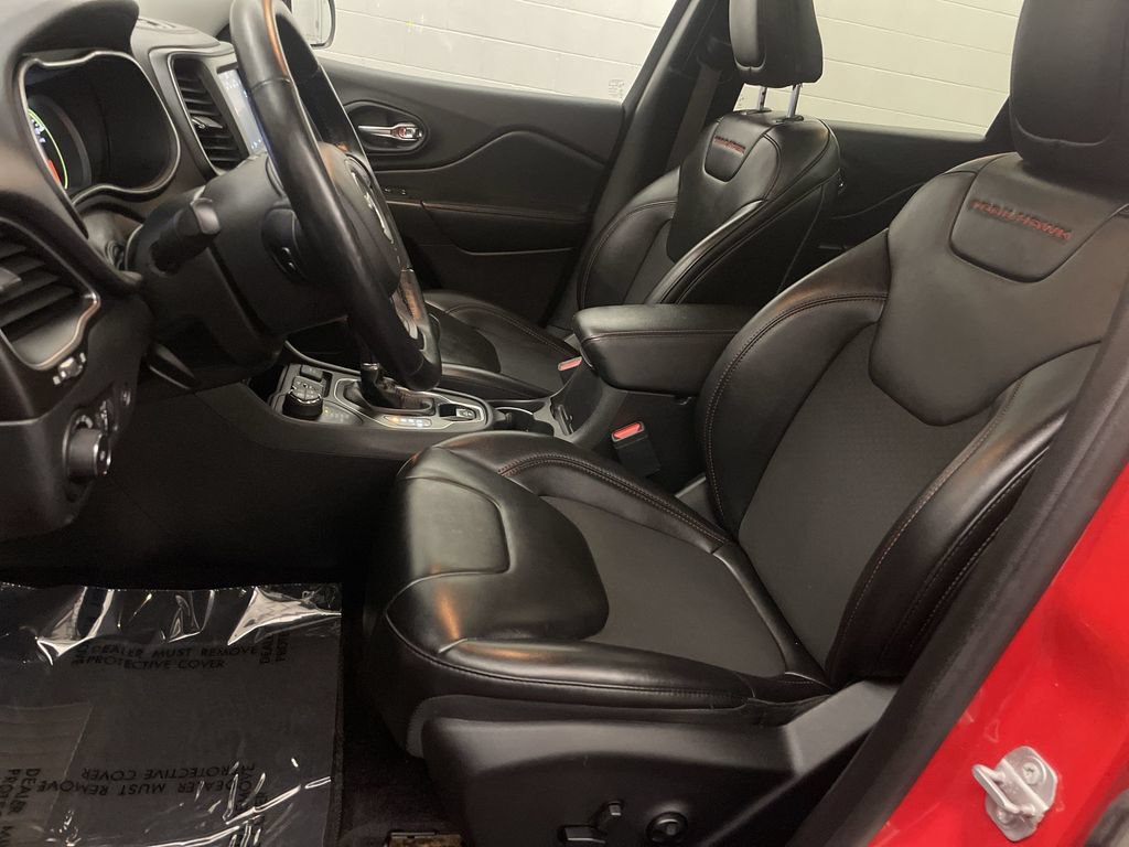 Used 2019 Jeep Cherokee Trailhawk w/ Comfort & Convenience Group AWD/4WD image 14