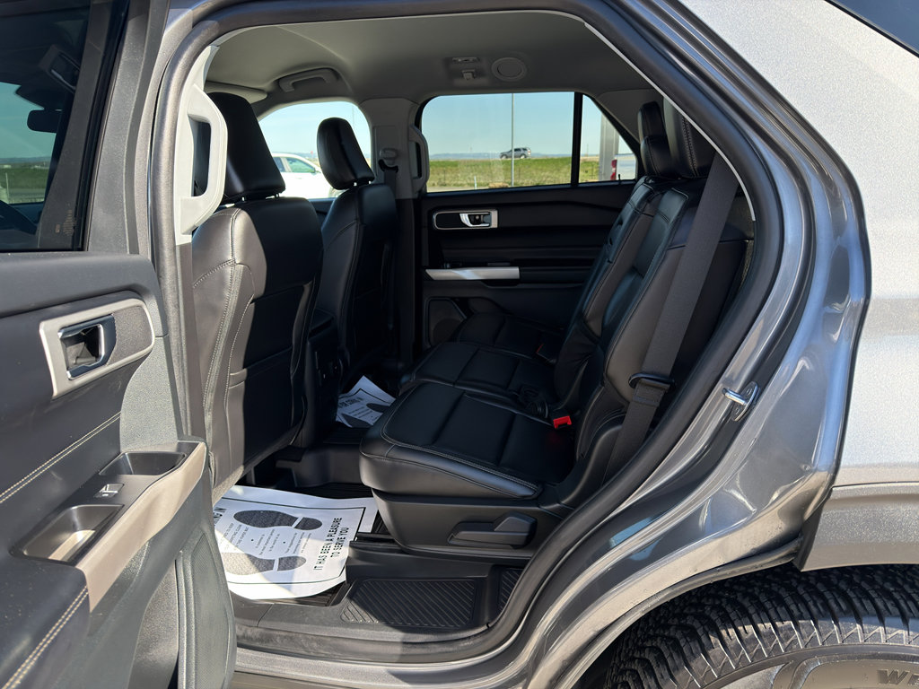 Used 2023 Ford Explorer XLT w/ Equipment Group 202A AWD/4WD image 19