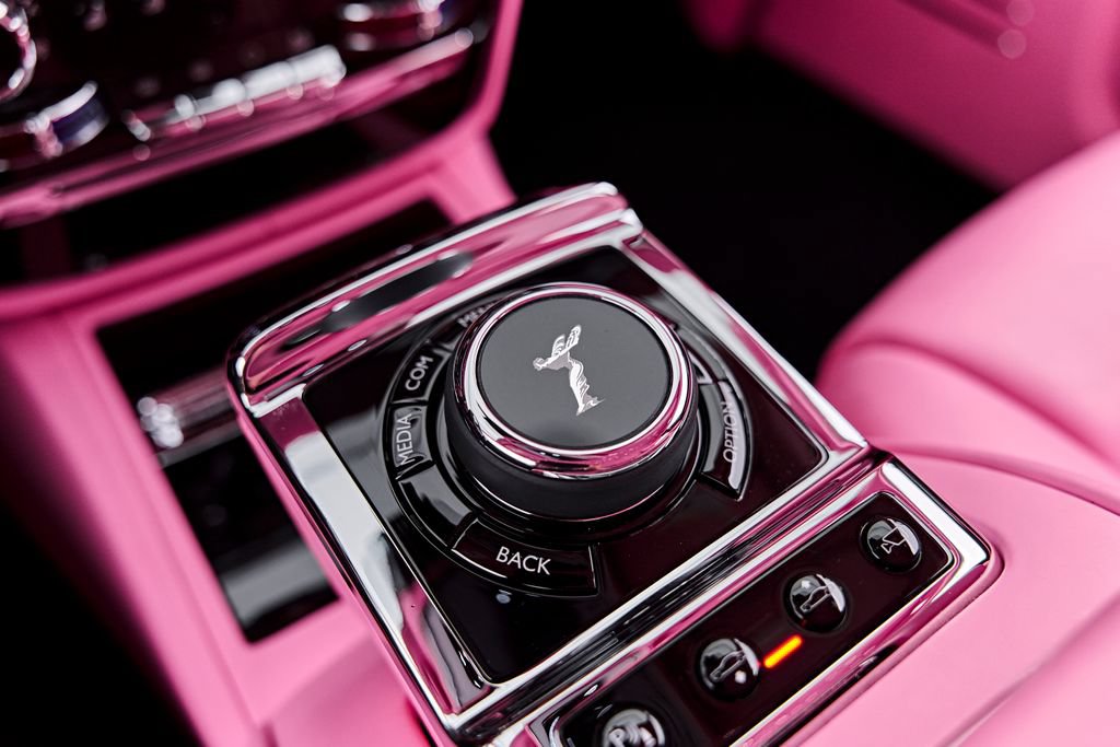 Used 2024 Rolls-Royce Phantom Sedan w/ The Phantom Package RWD image 75