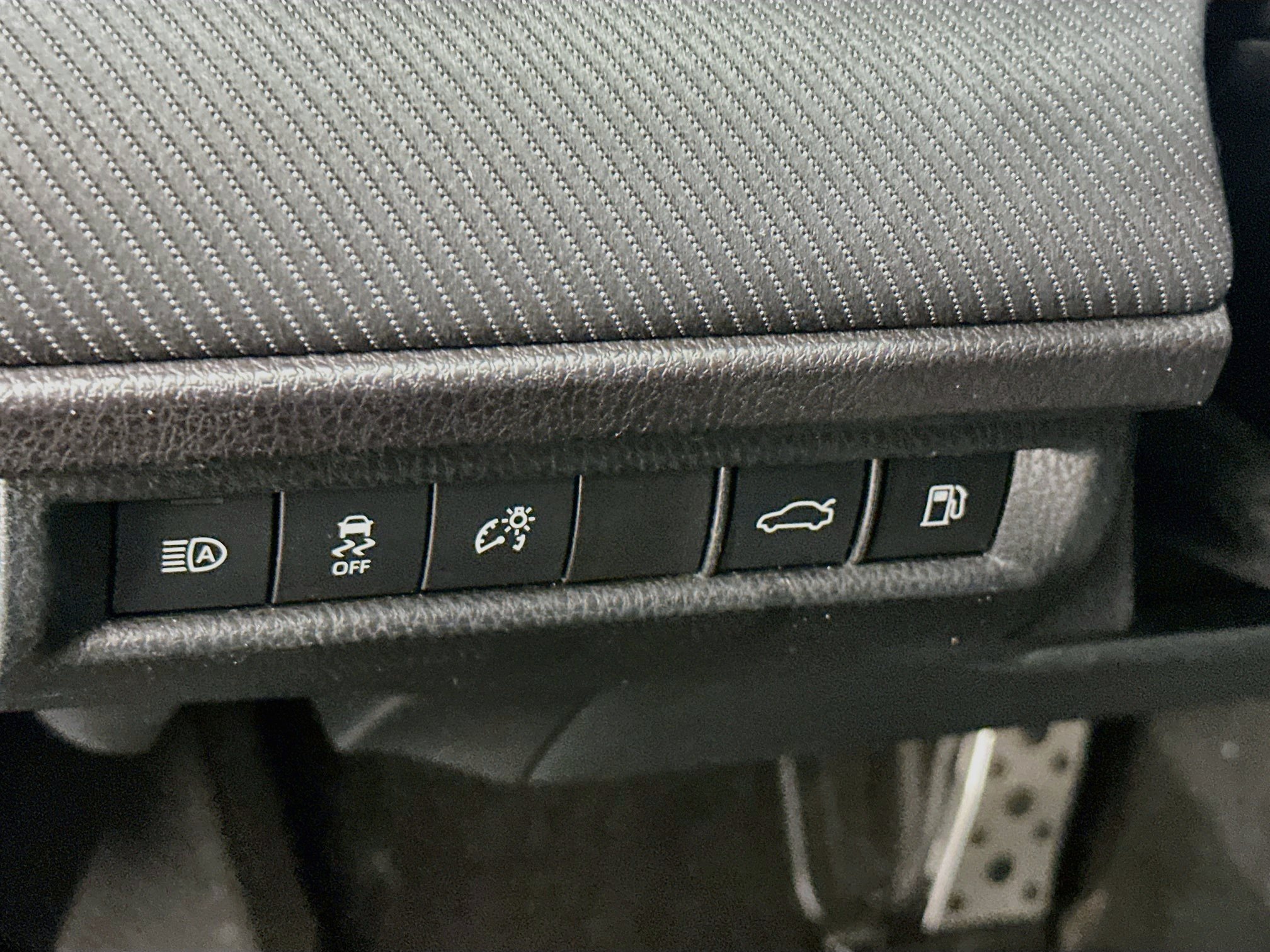 Used 2025 Toyota Camry SE FWD image 17