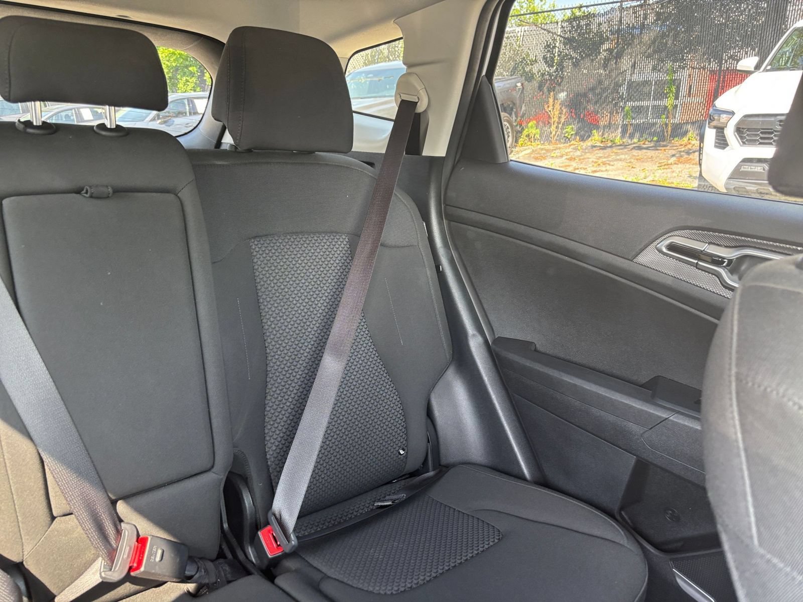 Used 2025 Kia Sportage LX FWD image 32