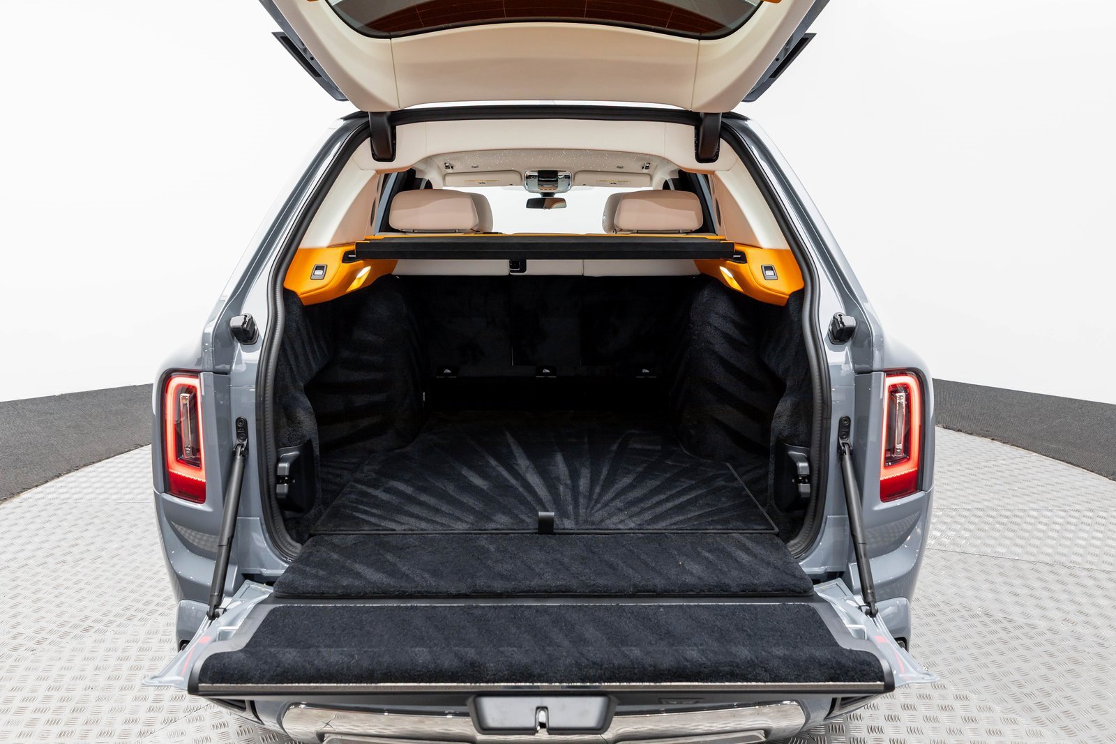 New 2026 Rolls-Royce Cullinan Black Badge image 35