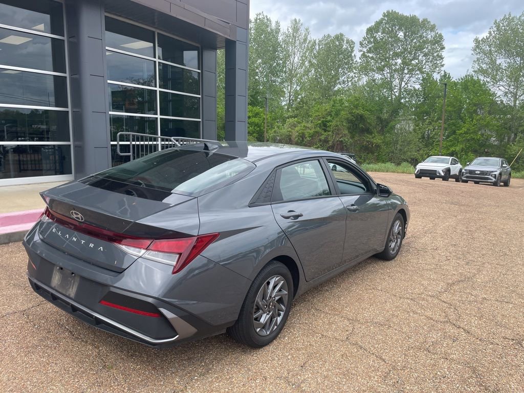 Used 2024 Hyundai Elantra SEL image 7