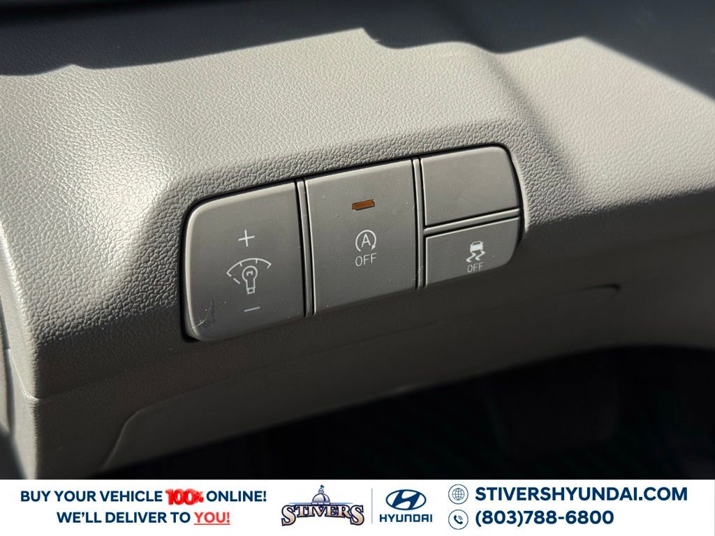 Used 2025 Hyundai Elantra SE image 25