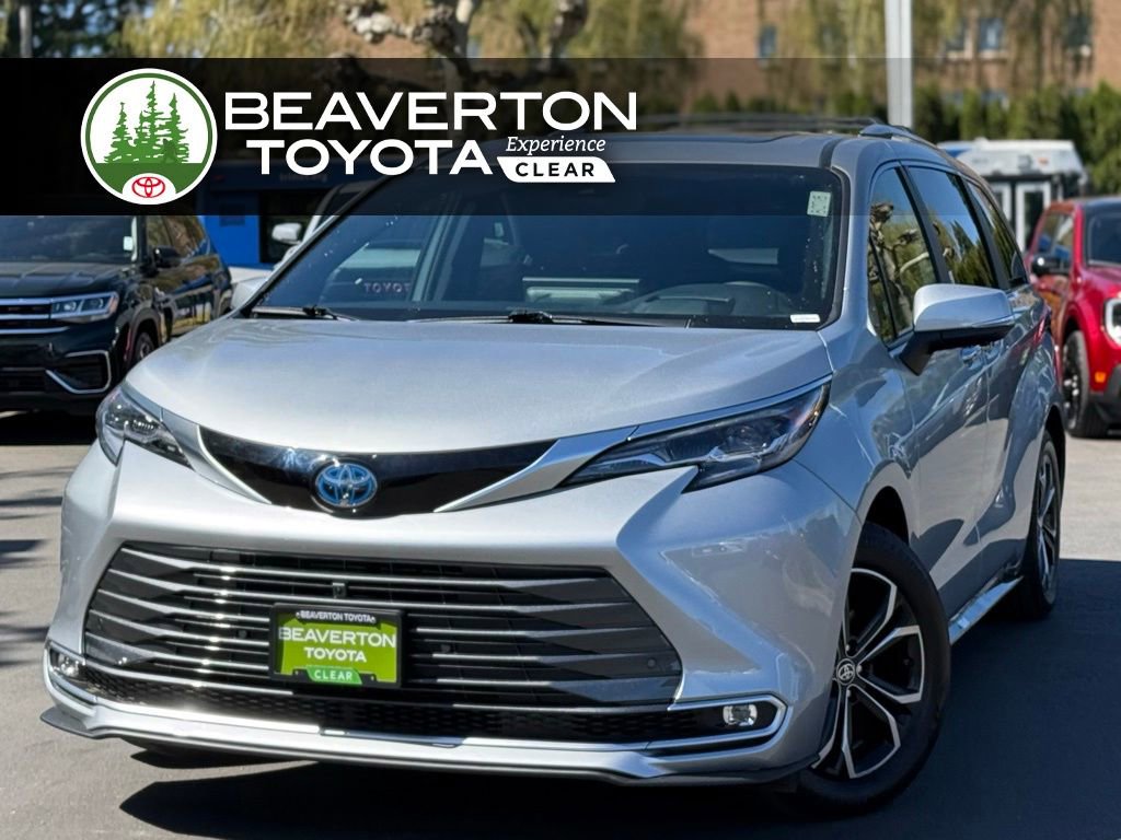 Used 2025 Toyota Sienna Platinum image 1