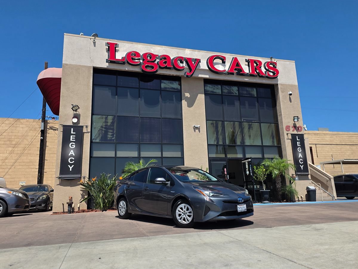 Used 2017 Toyota Prius One FWD image 2