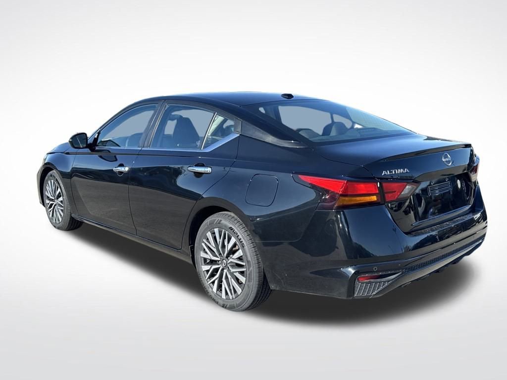 Used 2023 Nissan Altima 2.5 SV image 4