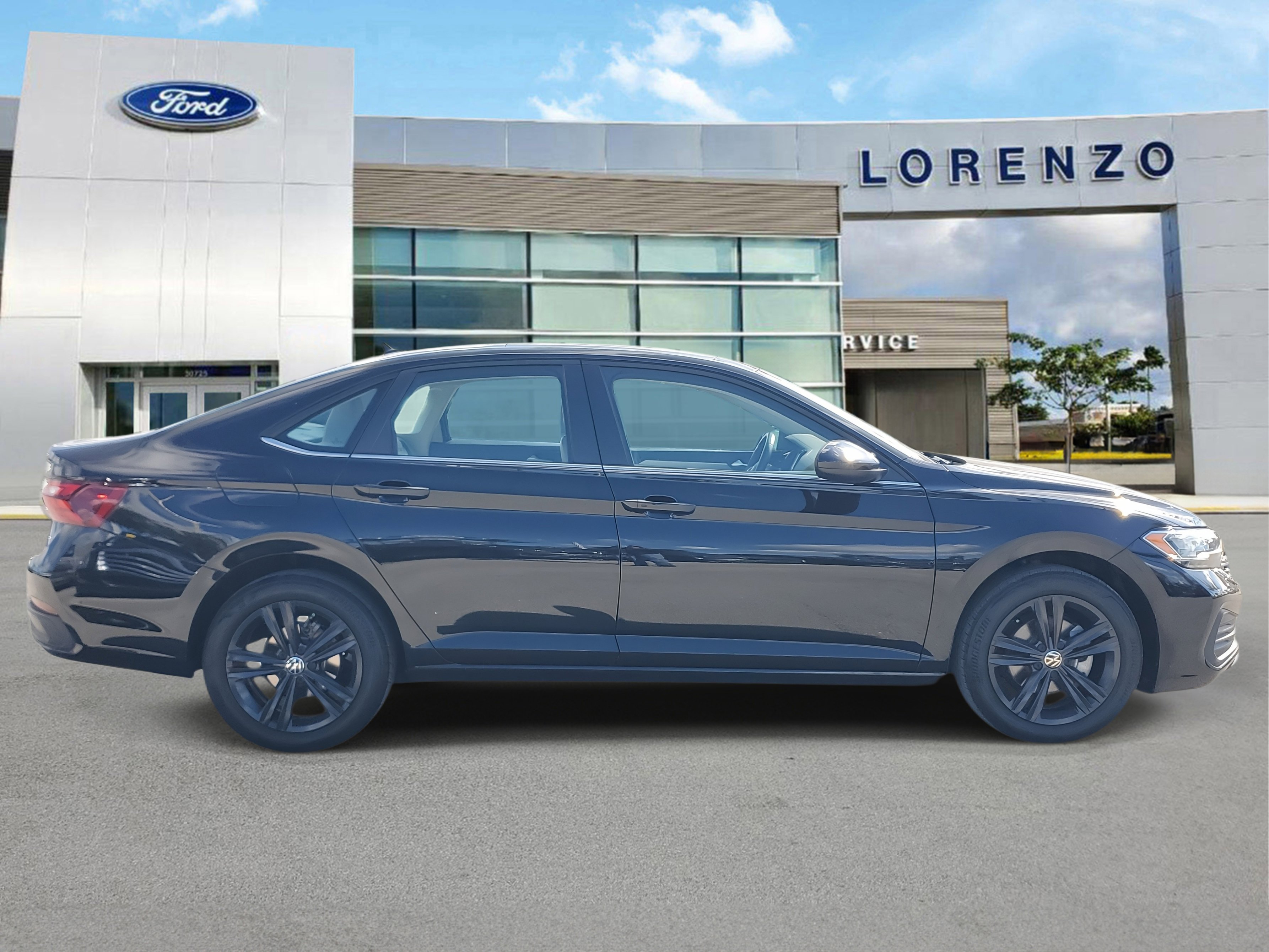 Used 2023 Volkswagen Jetta SE w/ Panoramic Sunroof Package image 3