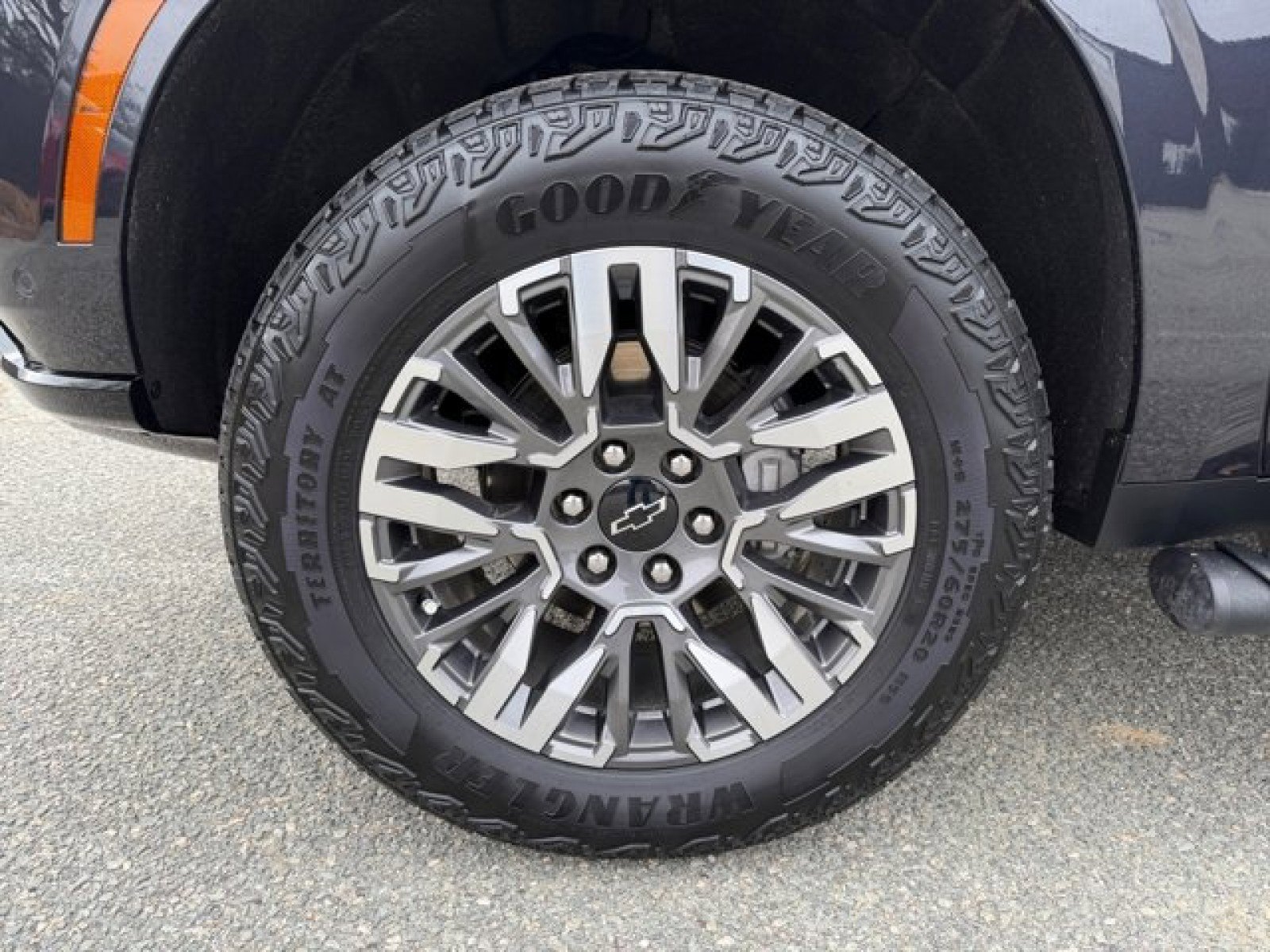 Used 2025 Chevrolet Tahoe Z71 w/ Comfort Package image 9