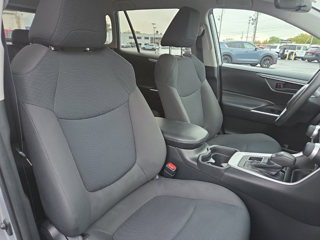 Used 2021 Toyota RAV4 LE image 20