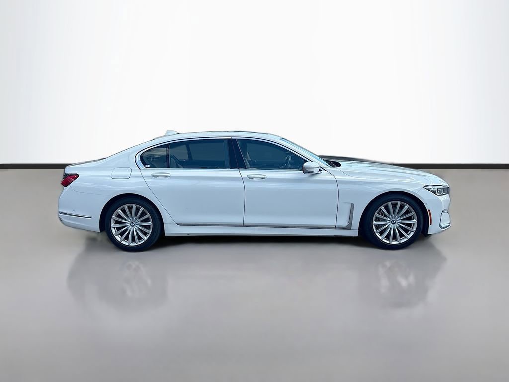 Used 2022 BMW 740i w/ Premium Package RWD image 2