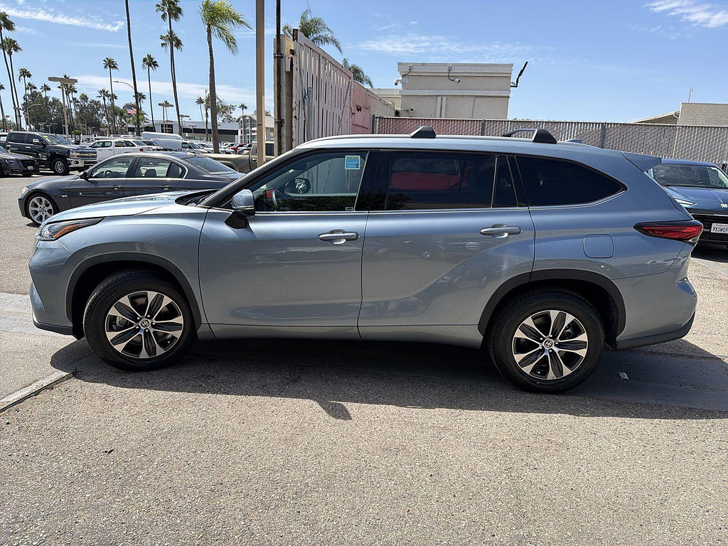 Used 2022 Toyota Highlander XLE FWD image 8