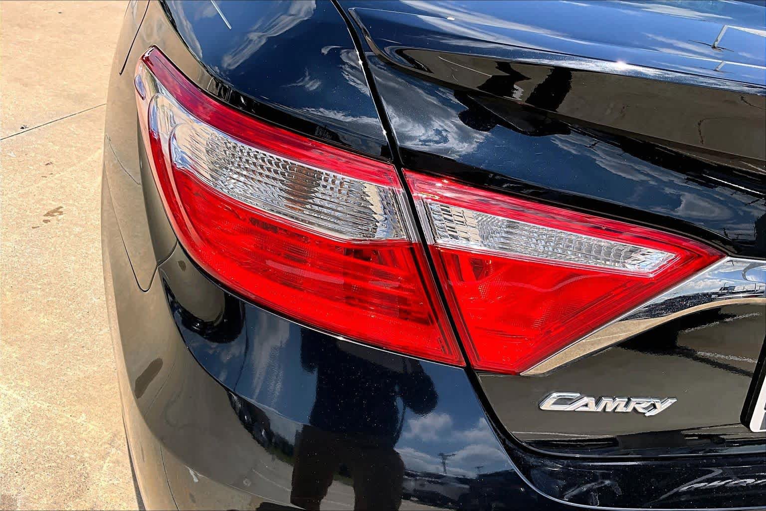 Used 2017 Toyota Camry XSE w/ Moonroof Package FWD image 29