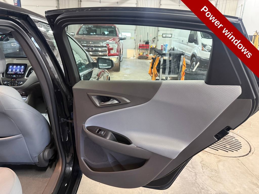 Used 2021 Chevrolet Malibu LT image 34