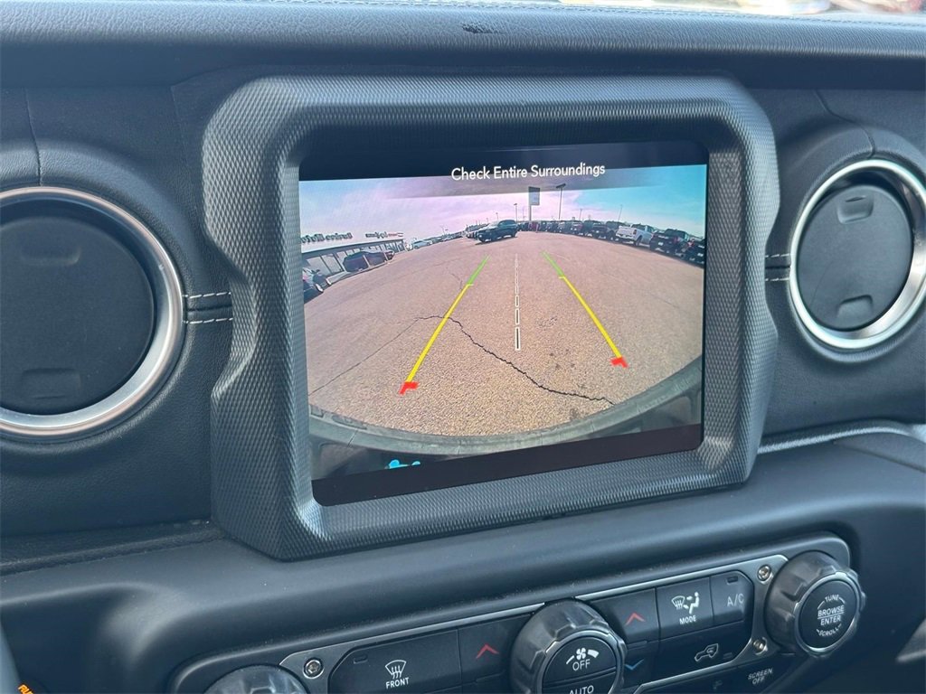 Used 2022 Jeep Wrangler Unlimited Sahara image 25