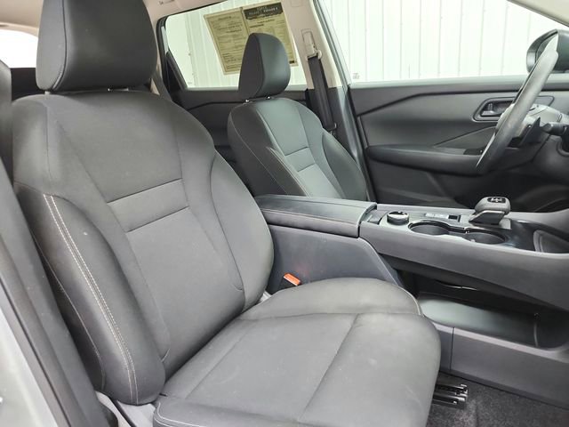 Used 2025 Nissan Rogue S image 39