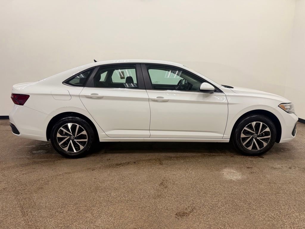 Used 2024 Volkswagen Jetta S image 8