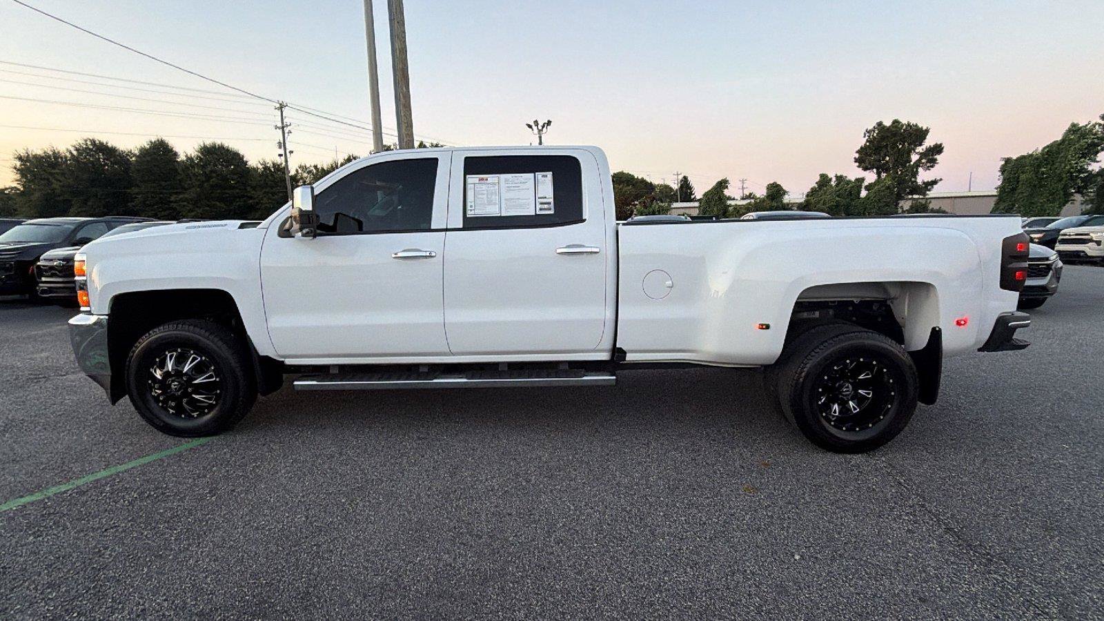 Used 2018 Chevrolet Silverado 3500 W/T w/ WT Convenience Package AWD/4WD image 11