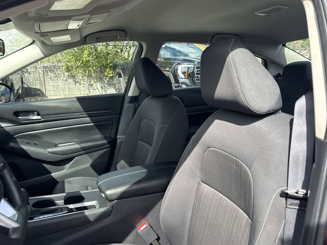 Used 2025 Nissan Altima 2.5 SV FWD image 14