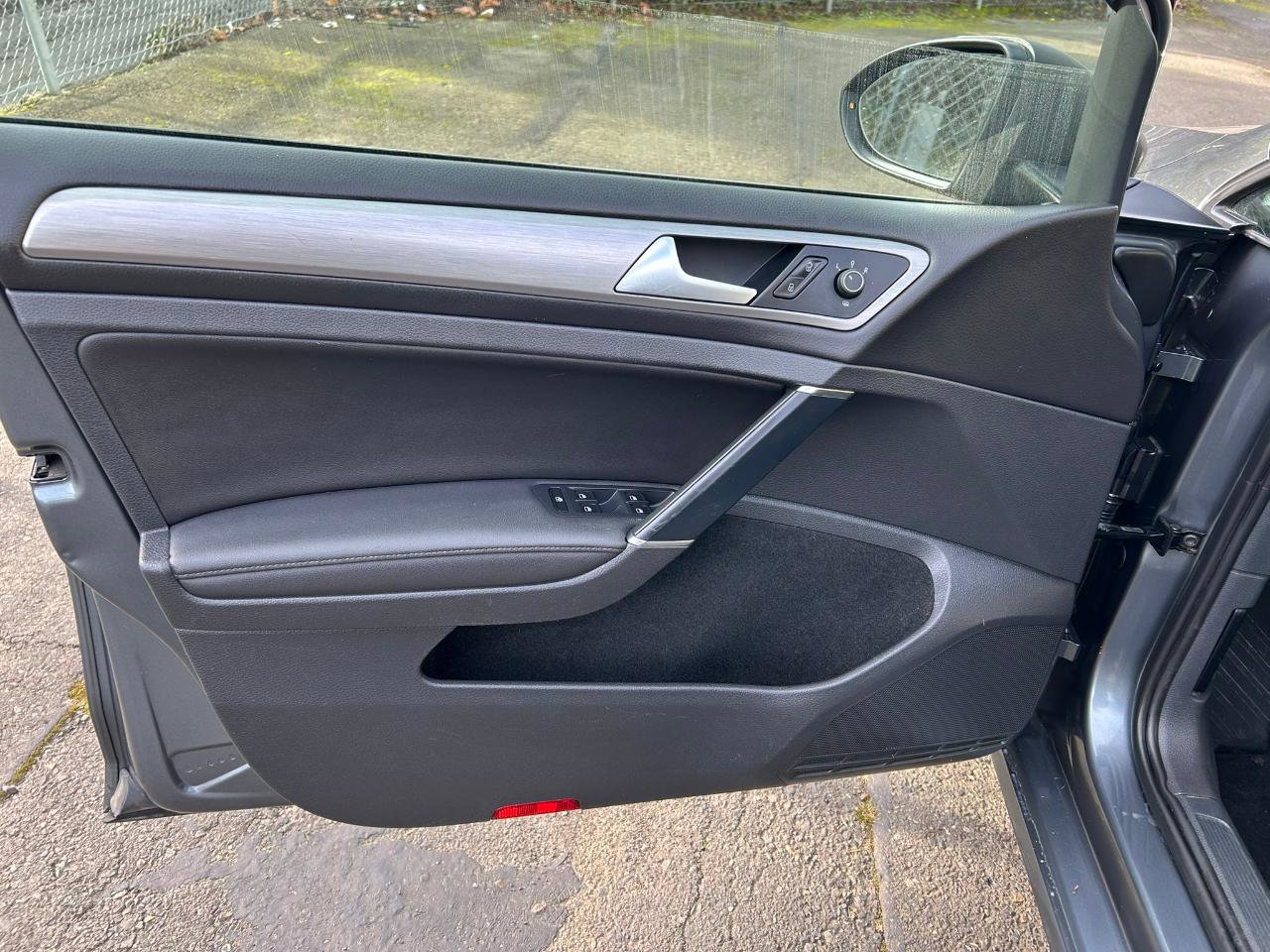 Used 2015 Volkswagen Golf TDI SE image 9