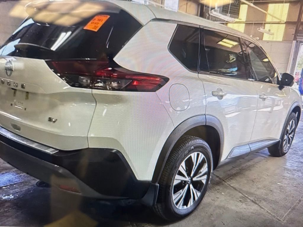 Used 2021 Nissan Rogue SV FWD image 4