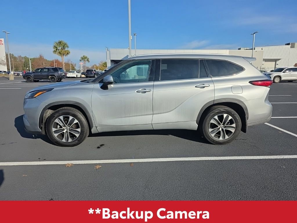 Used 2022 Toyota Highlander XLE image 4