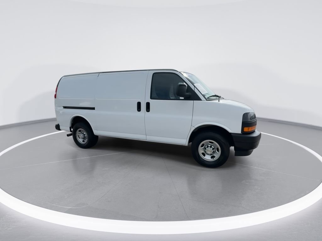 Used 2022 Chevrolet Express 3500 w/ Driver Convenience Package RWD image 2