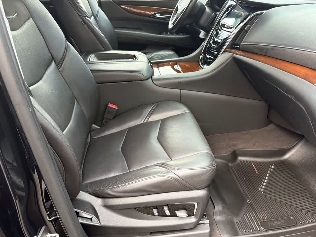 Used 2020 Cadillac Escalade Luxury AWD/4WD image 12