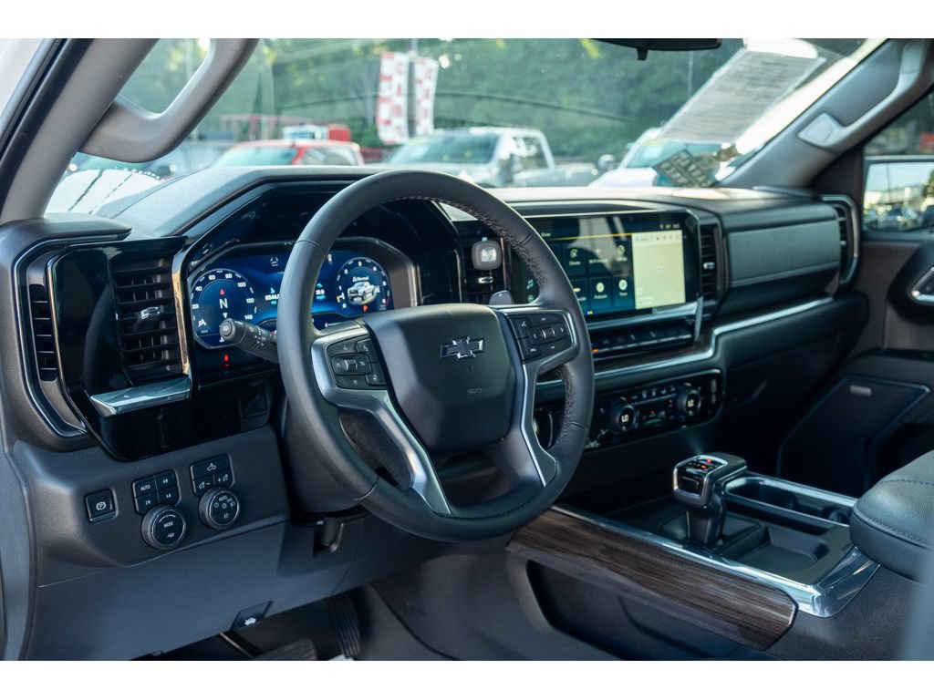 Used 2024 Chevrolet Silverado 1500 LT Trail Boss w/ Convenience Package II AWD/4WD image 11