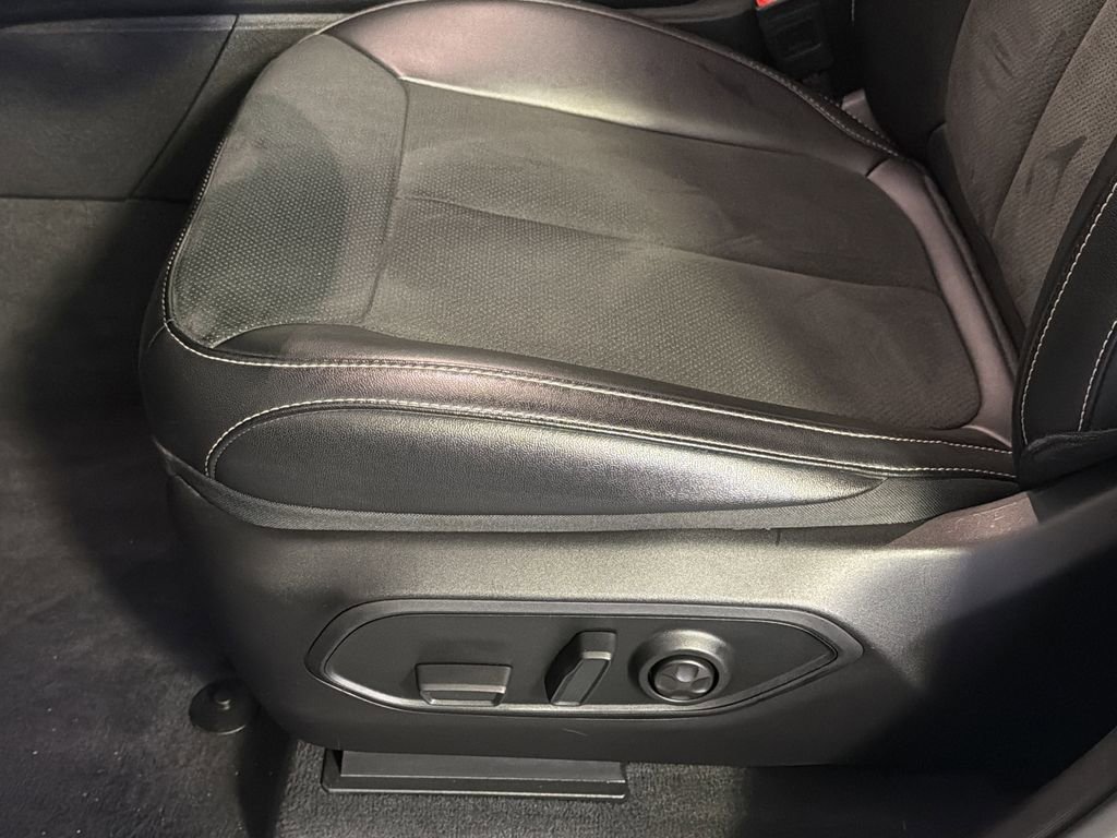 Used 2024 Jeep Grand Cherokee Altitude image 11