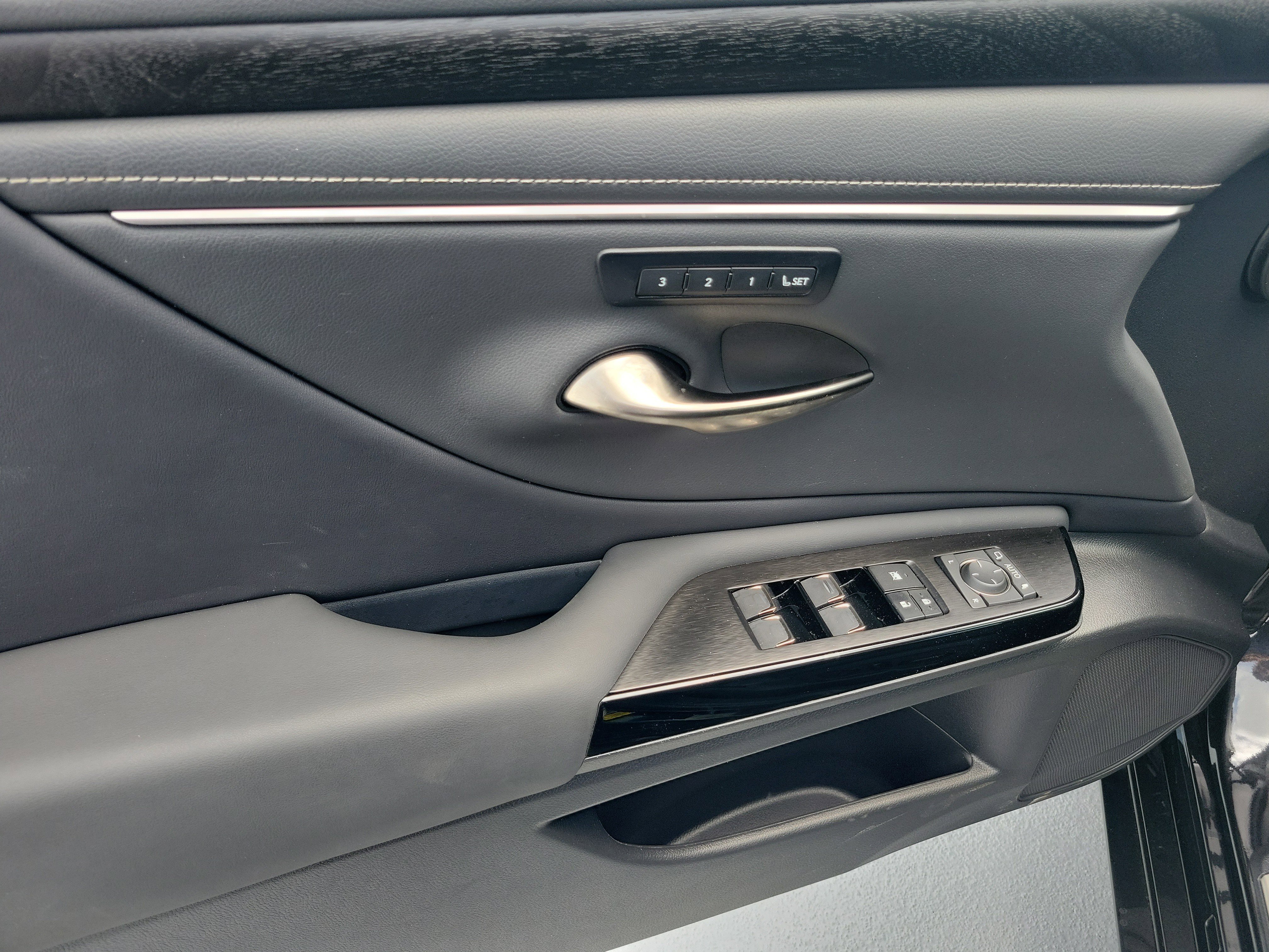 Certified 2024 Lexus ES 350 w/ Premium Package FWD image 18