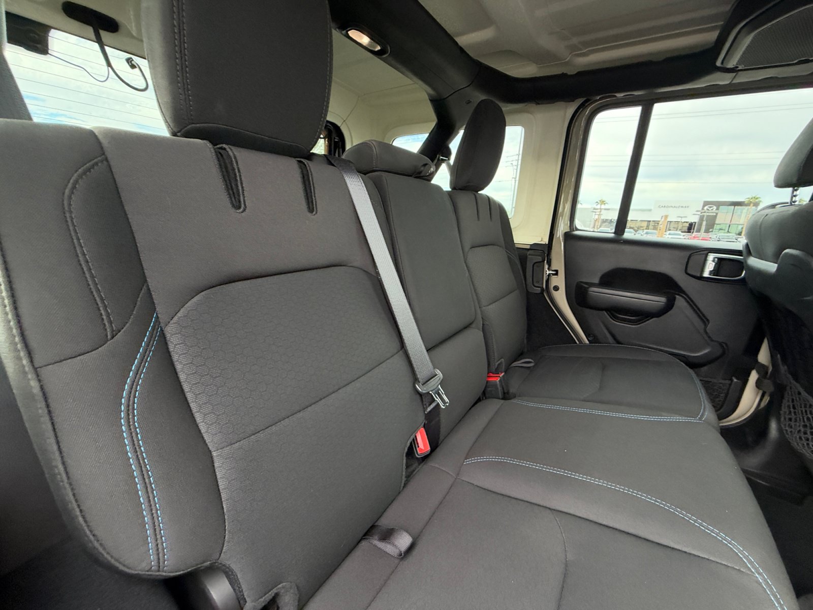Used 2022 Jeep Wrangler Unlimited Rubicon 4xe w/ Cold Weather Group AWD/4WD image 18