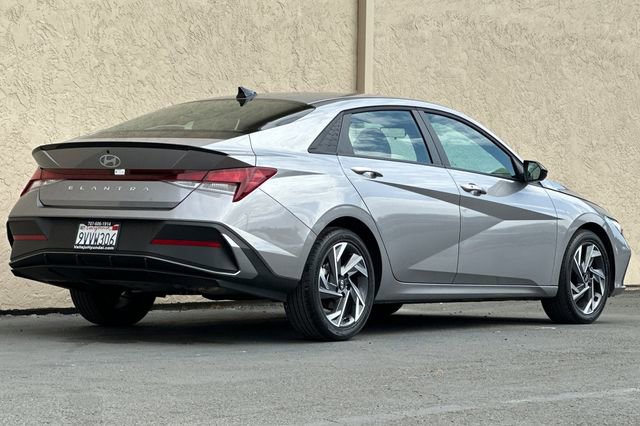 Used 2025 Hyundai Elantra Sport FWD image 5